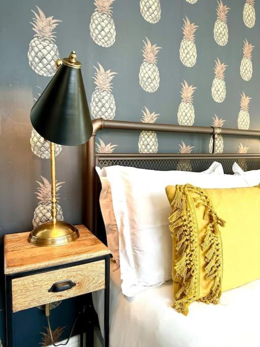 Designer Apartment Inc Free Parking & Fast Wifi 1 Minute Walk To Poole Quay - Great Location - Free Parking - Fast Wifi - Smart Tv - Newly Decorated - Sleeps Up To 2! Close To Poole & Bournemouth & Sandbanks Экстерьер фото